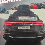 Elektrische kinderauto Audi RS Q8 zwart