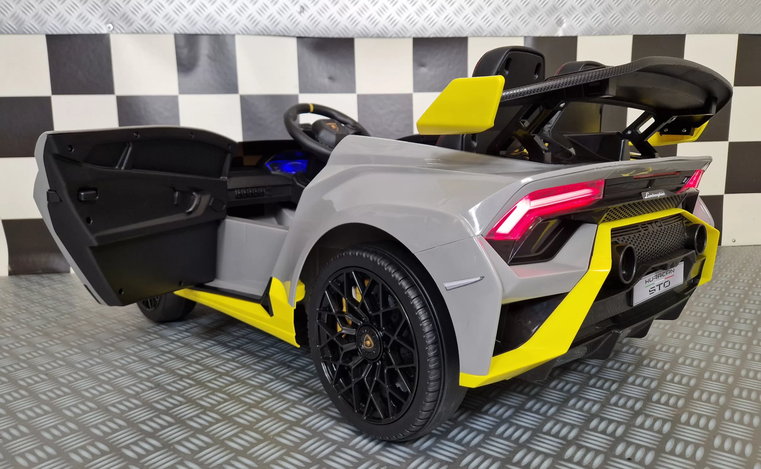 Lamborghini Huracan STO Lamborghini Huracan STO - Elektrische kinderauto