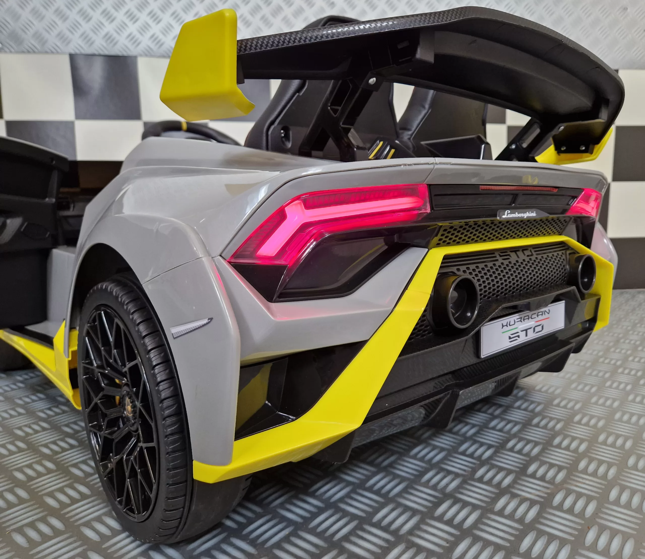 Lamborghini Huracan STO Lamborghini Huracan STO - Elektrische kinderauto