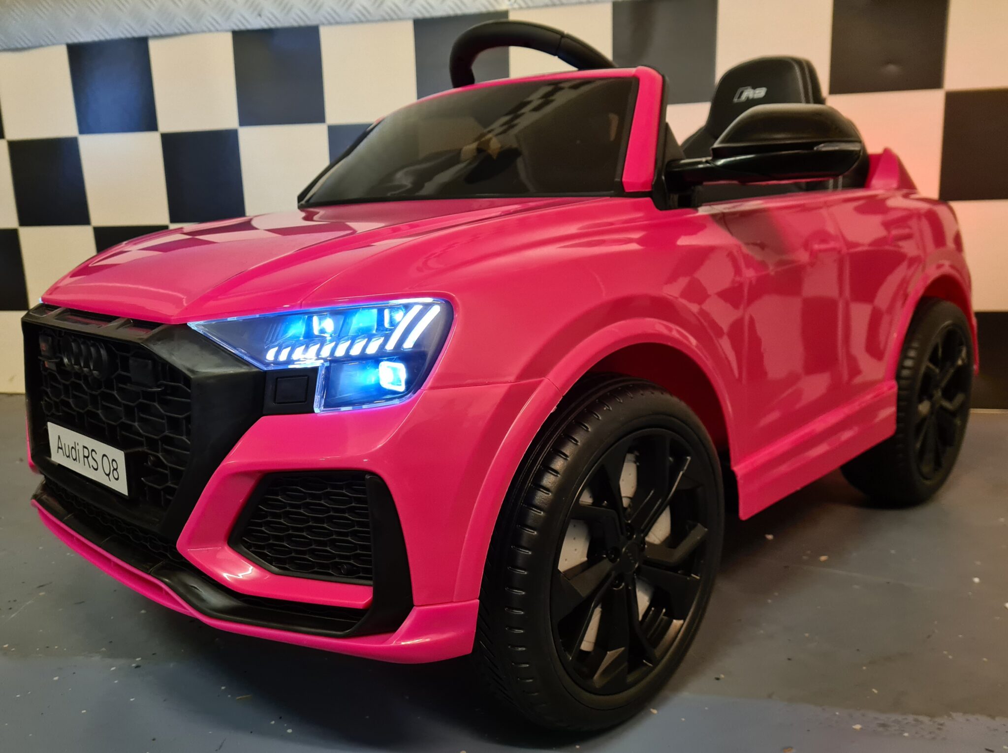 Audi RSQ8 - Roze kinderauto