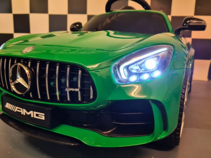 Elektrische auto kind Mercedes GTR metallic groen