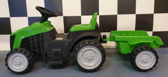 Elektrische tractor met bak