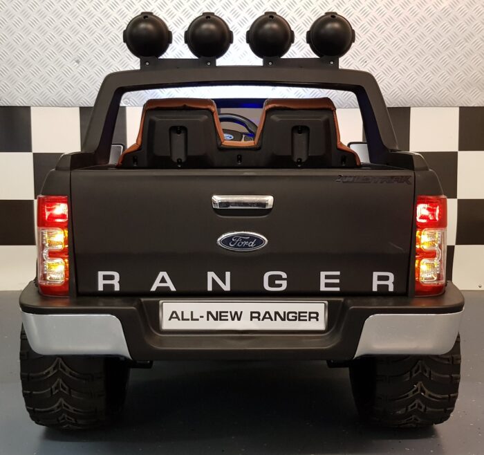 Mat zwarte Ford Ranger speelgoedauto 12v rc