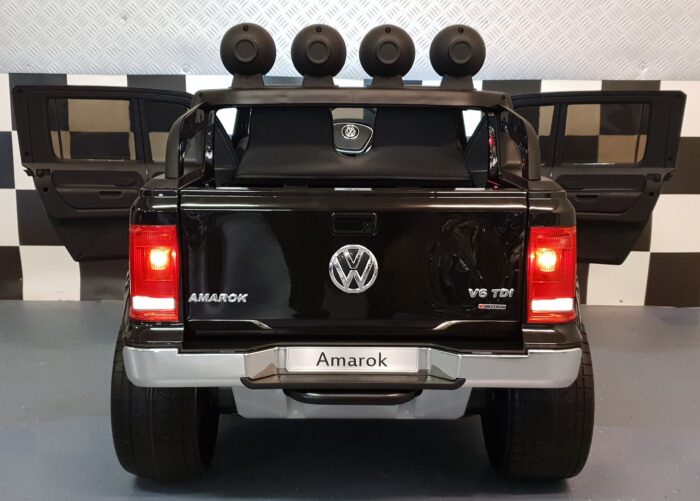 Kinderauto Amarok metallic zwart 2x12 volt 4WD