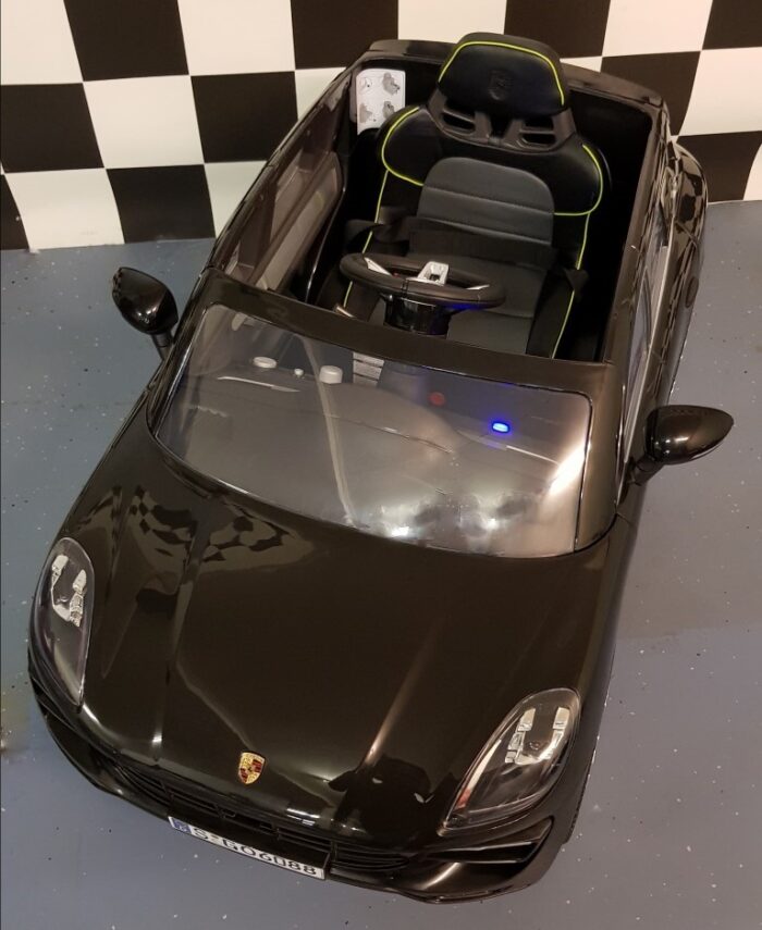 Speelgoedauto Porsche Macan zwart 12V accu 2.4G