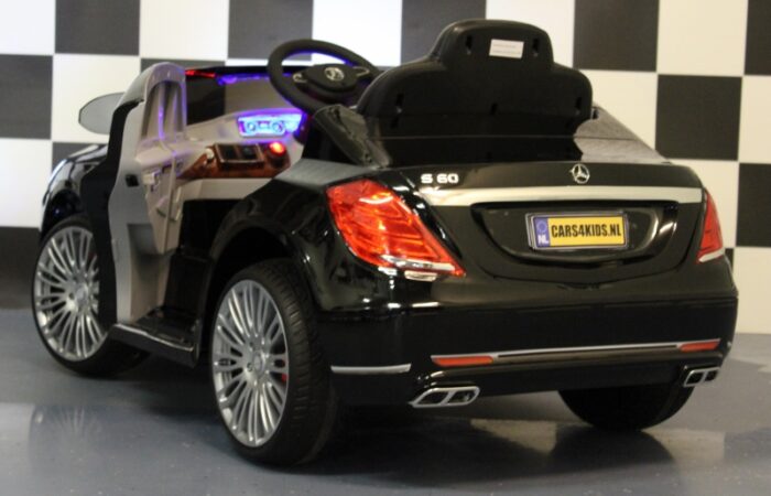 s600 elektrische kinderauto metallic zwart 12 volt