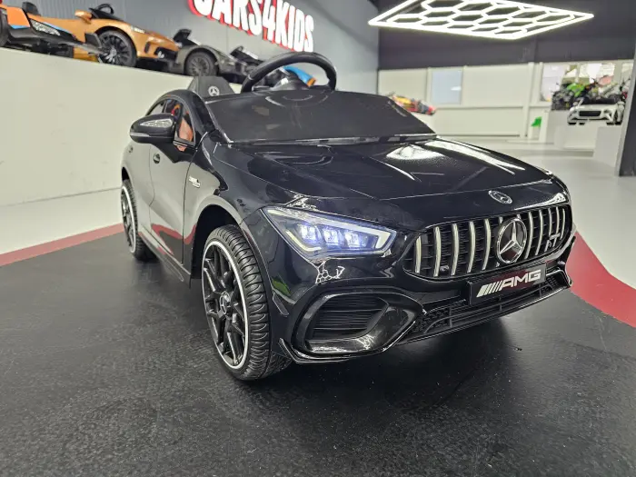 Elektrische kinderauto Mercedes CLA 35 metallic zwart