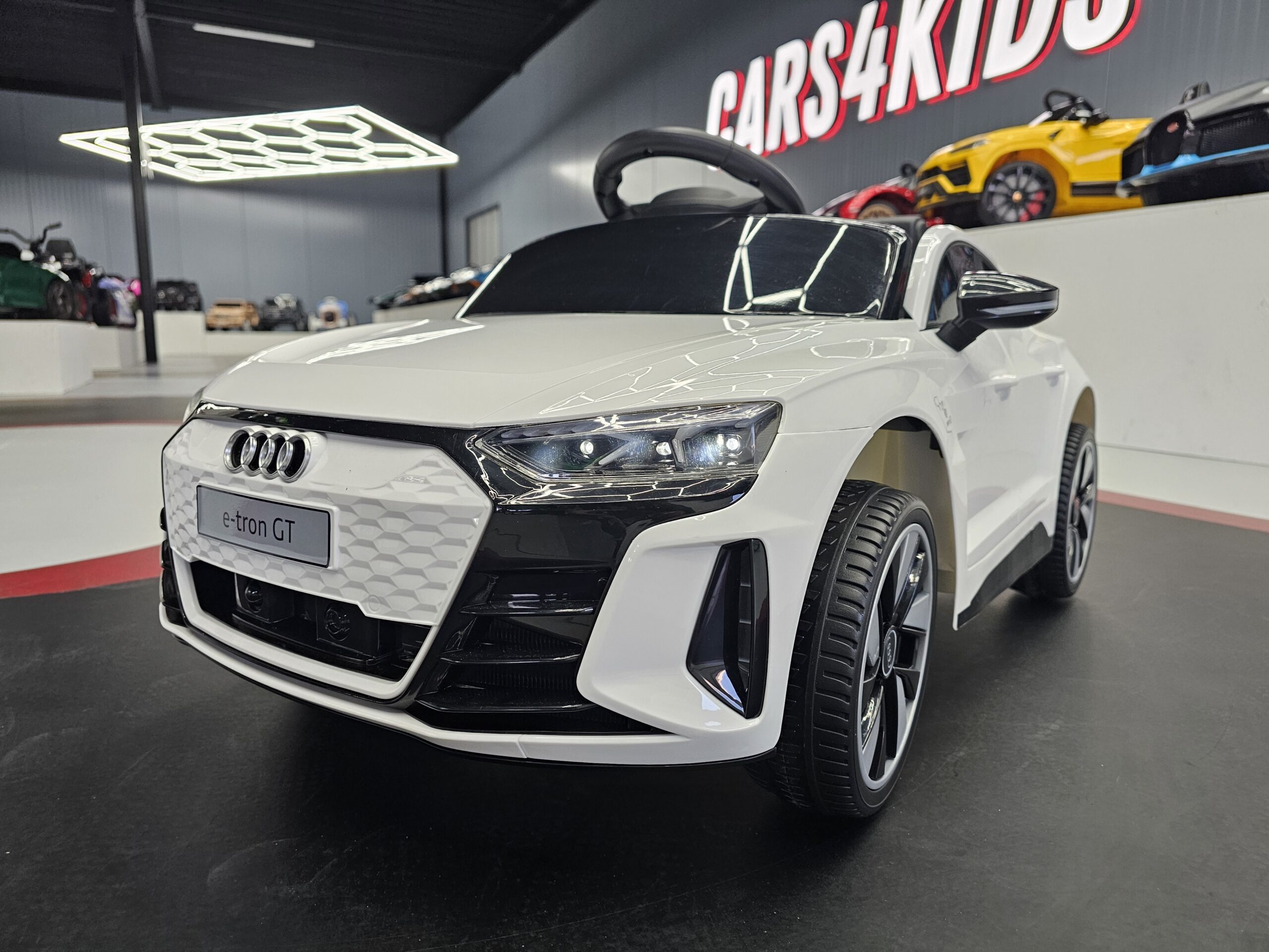 Kinderauto Audi E-Tron wit 12 volt